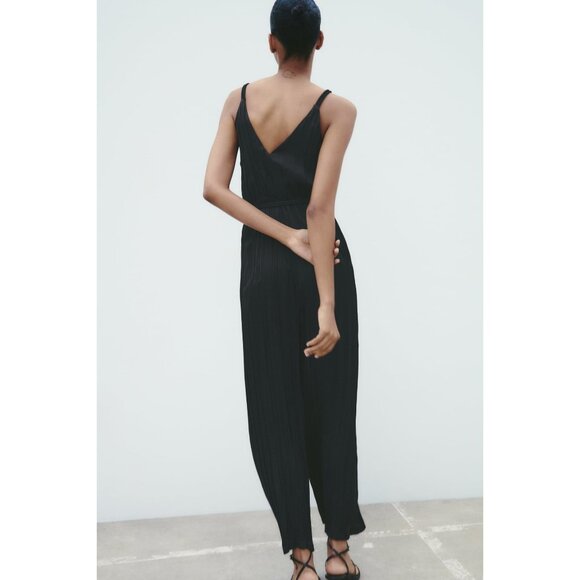 Zara Black Silky V-Neck Jumpsuit With Belt - Picture 4 of 10